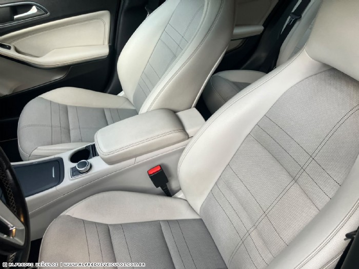 Mercedes-Benz GLA 200 ADVANCE 2015/2015